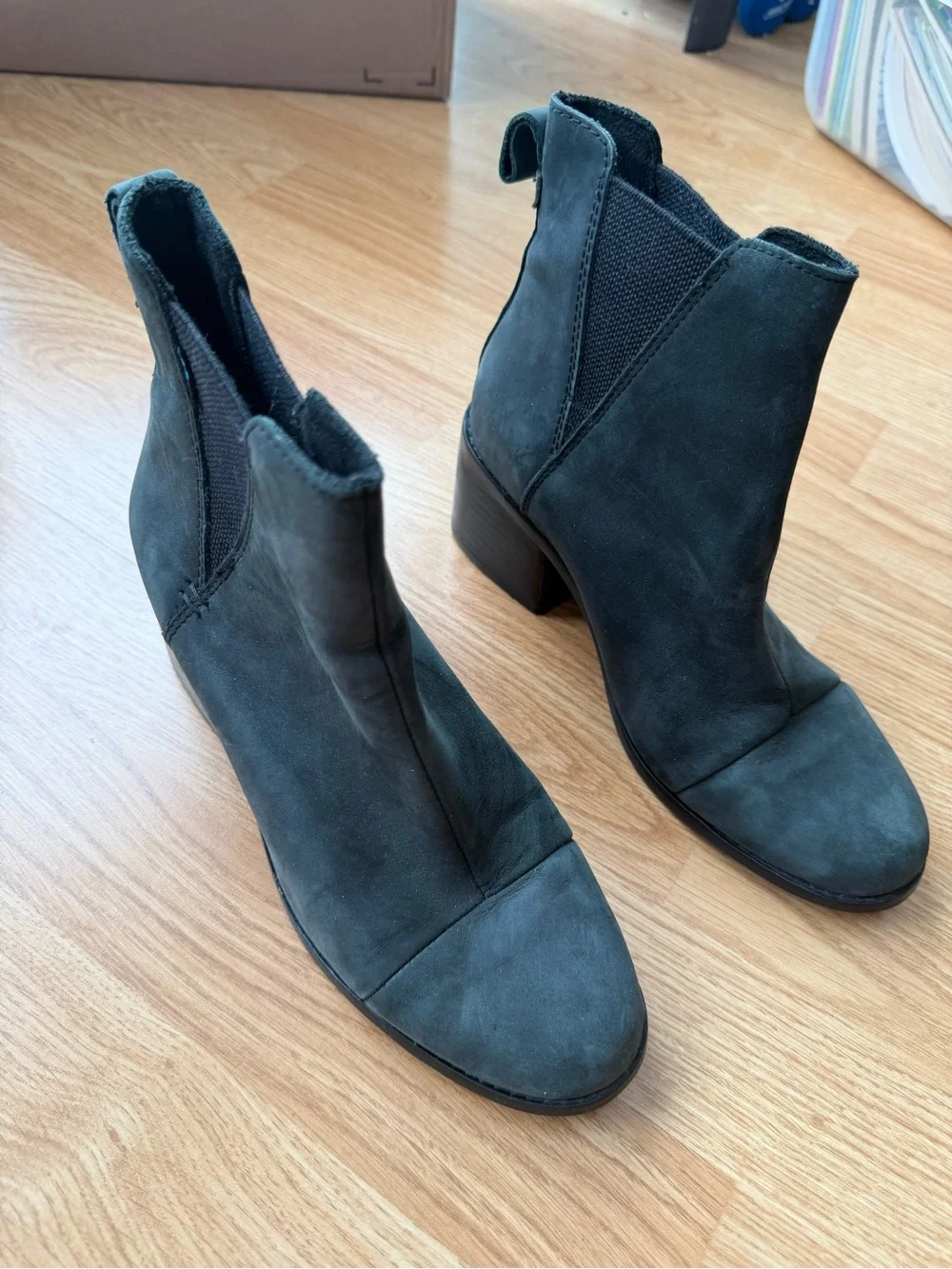 Toms classic black